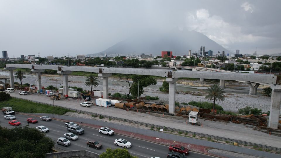 Construcción de la Línea 4 del Metro, en Monterrey.