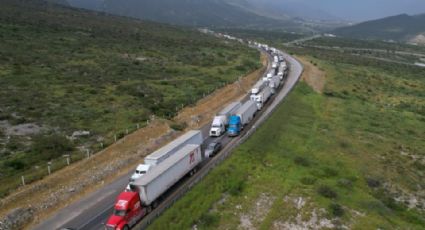 Caravana de tráileres se acerca a Monterrey dejando caos vial en carreteras