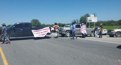 Agricultores bloquean Carretera Reynosa-Monterrey por falta de apoyos económicos