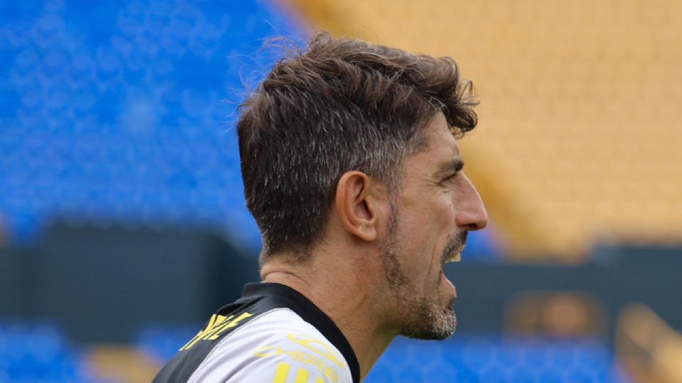 Veljko Paunovic cuenta con Samir Caetano.