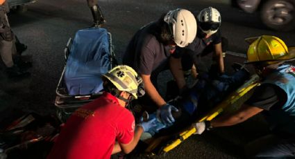 Motociclista atropella a peatón en Monterrey y lo deja en estado grave