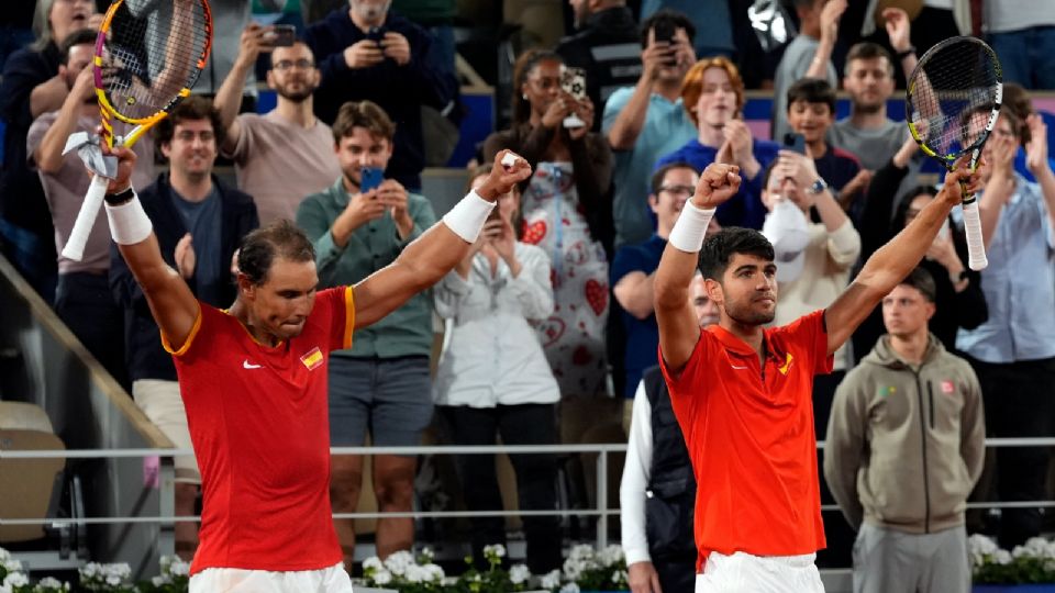 Rafael Nadal y Carlos Alcaraz agradecen el apoyo durante su partido