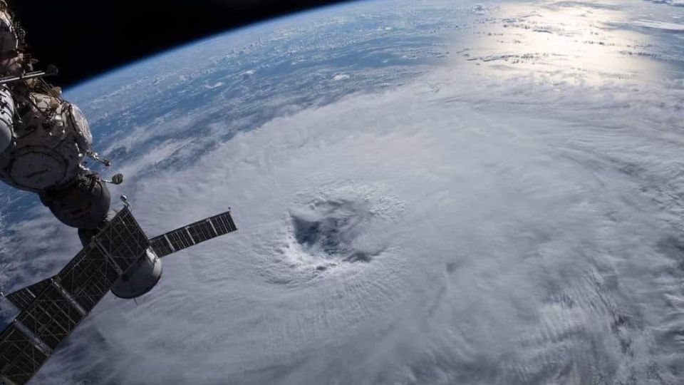 Huracán Beryl desde el espacio | X / @EnsedeCiencia
