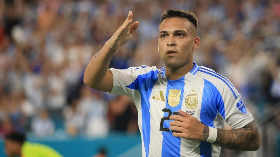 Lautaro Martínez con la Selección de Argentina.