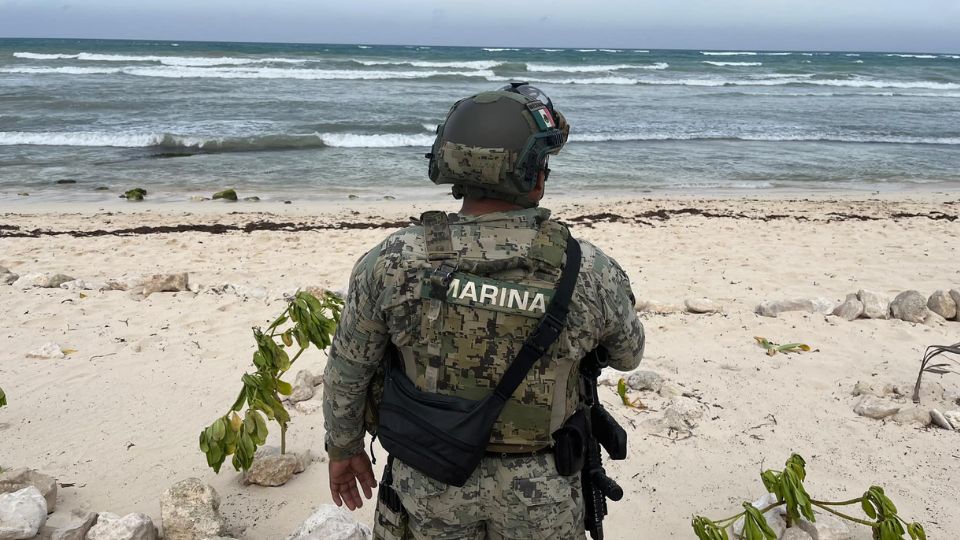 Elementos de la Marina trabajan en Quintana Roo previo a la llegada de Beryl | Facebook / Mara Lezama