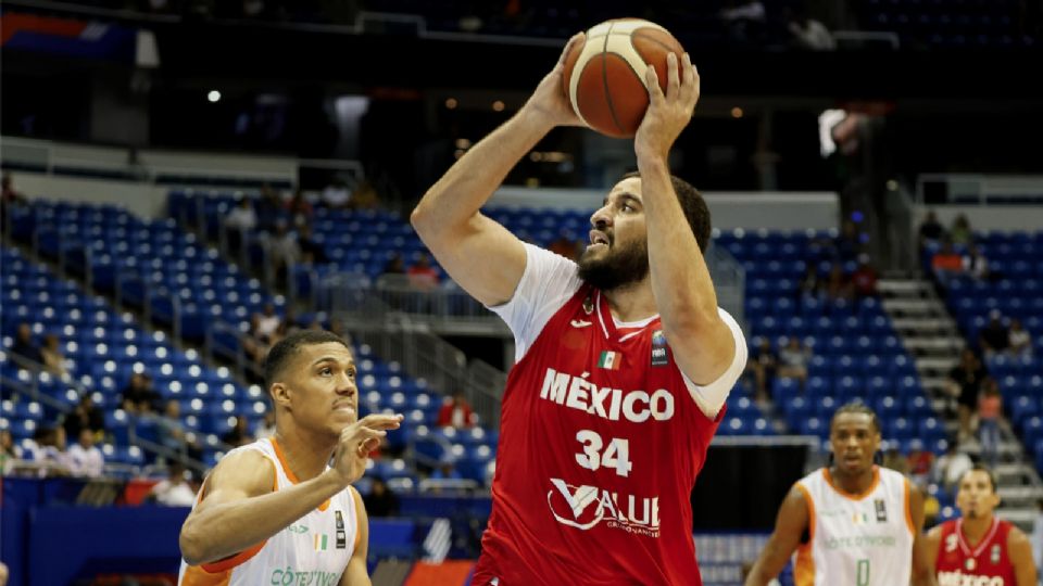 Joshua Ibarra de Mexico durante el juego ante Costa de Marfil.