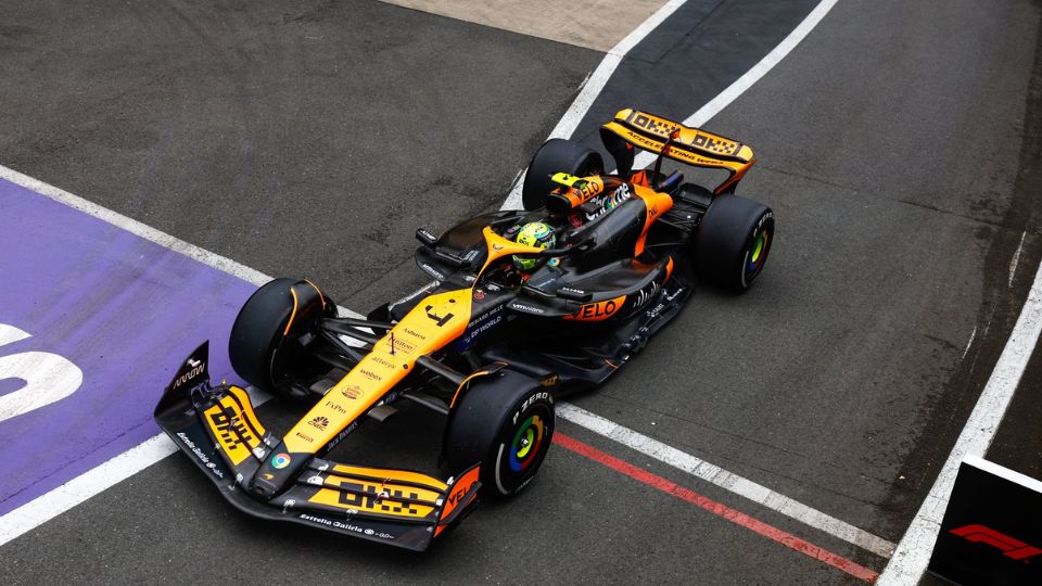 Lando Norris en su monoplaza | X / @McLarenF1