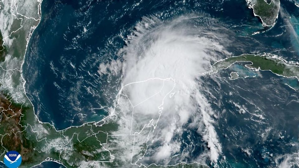 El núcleo de Beryl, un huracán que alcanzó la máxima categoría de 5 en el Caribe, tocó tierra la madrugada del viernes en Tulum (México) y se dirige hacia Texas.