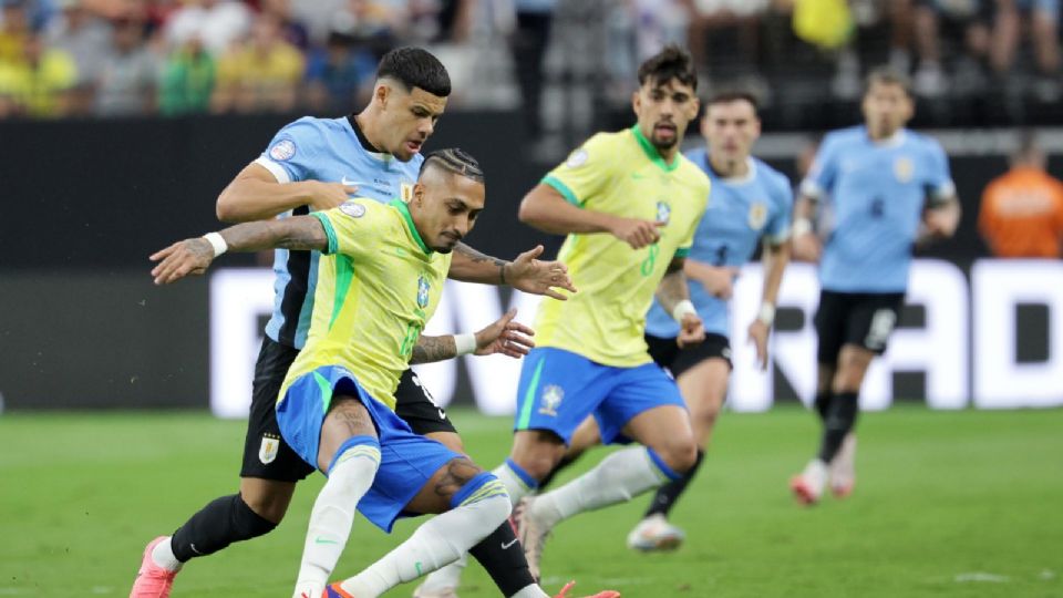 Uruguay vence a Brasil en penales para llegar a las Semis.