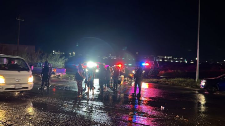 Bloquean avenida Heberto Castillo por falta de agua en García, NL