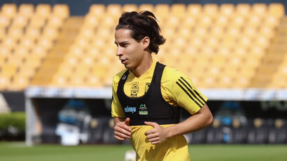 Diego Lainez durante un entrenamiento con Tigres en el Estadio Universitario