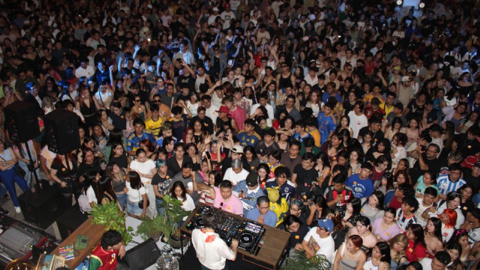 La última Noche de Verano reunió a más de 3 mil asistentes en el Patio Central del museo.