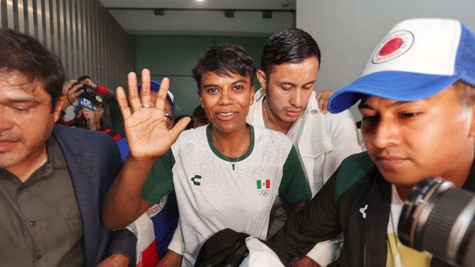 Llegó Prisca Awiti a México tras obtener medalla de plata.