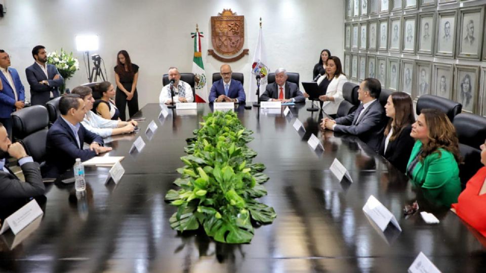 Primera reunión de transición entre Mauricio Fernández y Miguel Treviño.