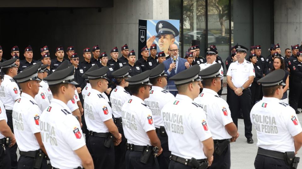 Graduación de policías en el municipio de San Pedro | X / @miguelbtrevino