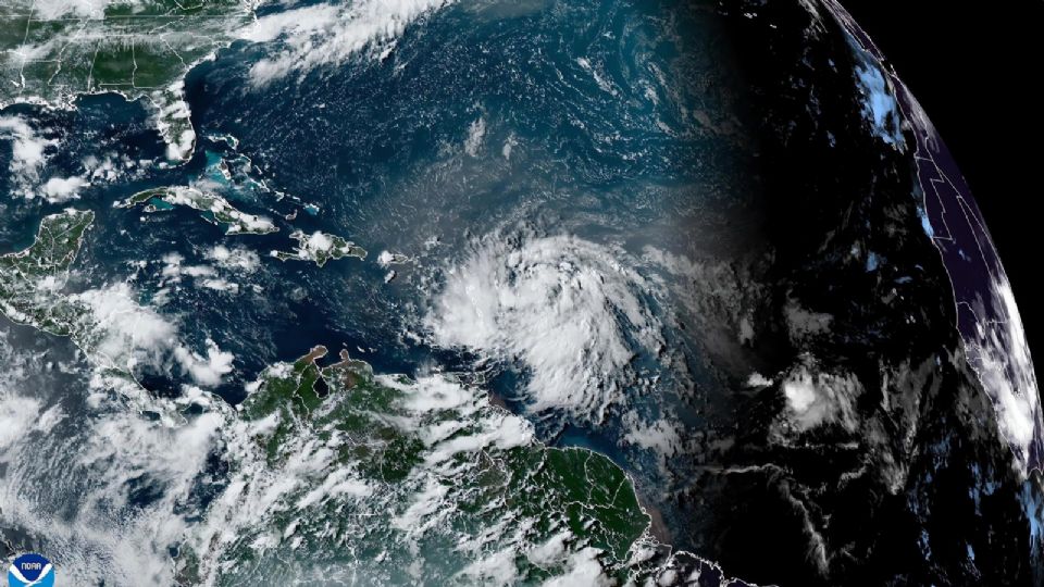 Se forma tormenta tropical Ernesto en el Atlántico.