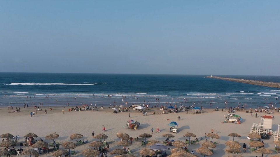 Playa en Tamaulipas durante temporada vacacional