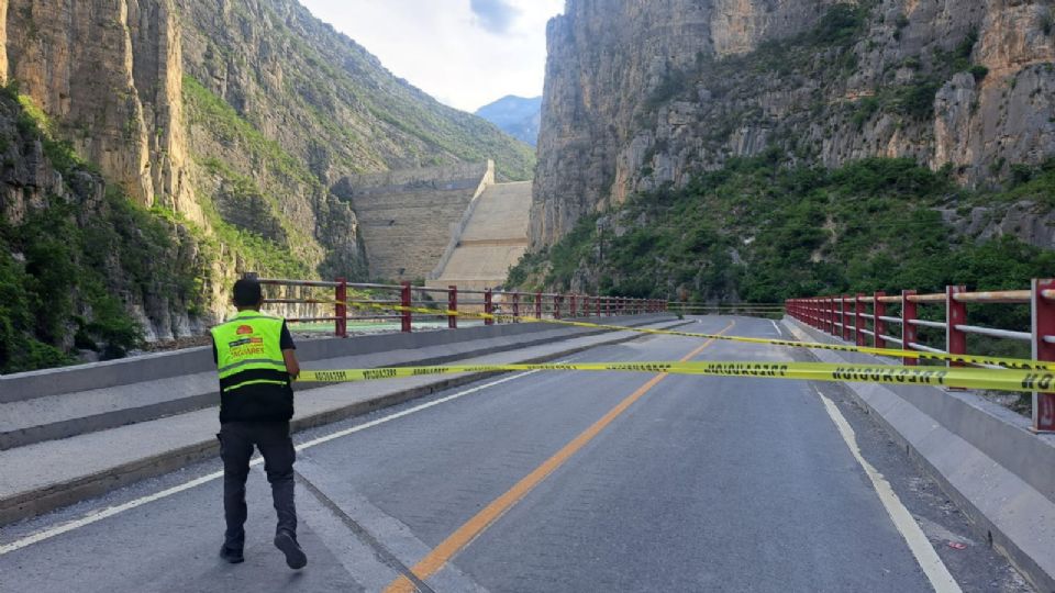 Habitantes de La Huasteca acusan a paseantes por residuos; municipio señala a residentes.