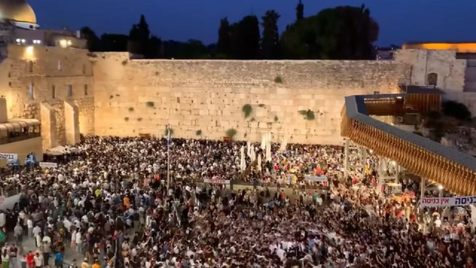 Ultraderechistas israelíes conmemoran destrucción del Templo y plantean recolonizar Gaza.