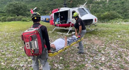 Rescatan a adulto mayor que estaba atrapado en Linares tras el paso de Alberto