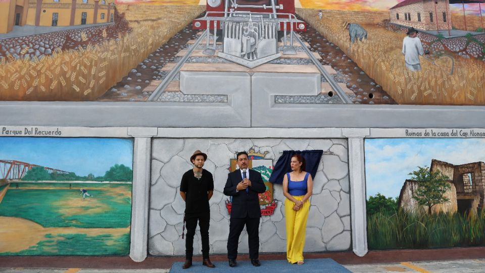 Mural develado por autoridades de Cadereyta en 387 aniversario de la fundación del municipio