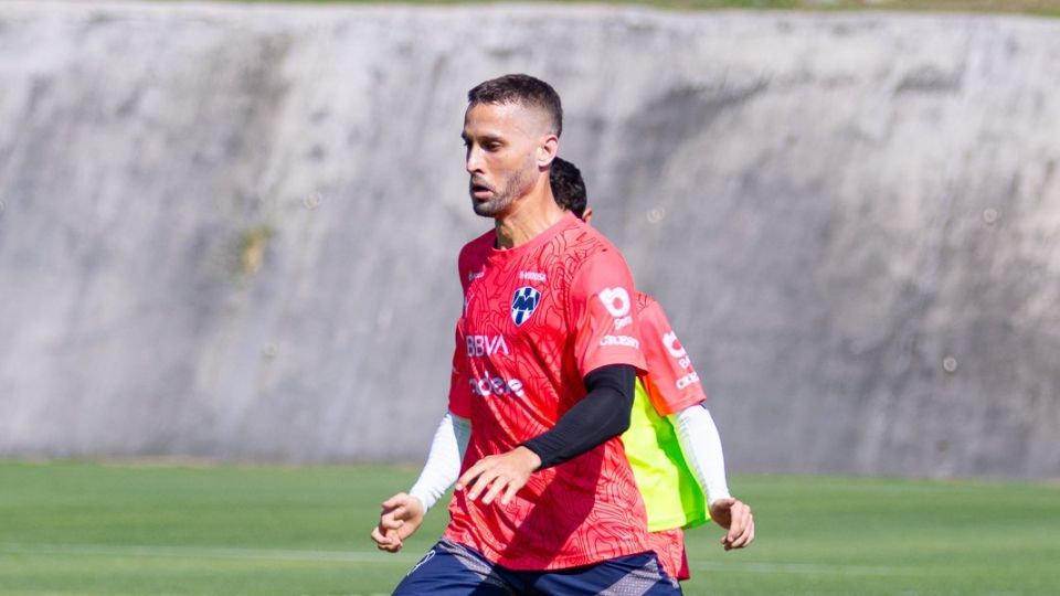 Sergio Canales ya entrena con normalidad con Rayados de cara al partido ante Puebla.