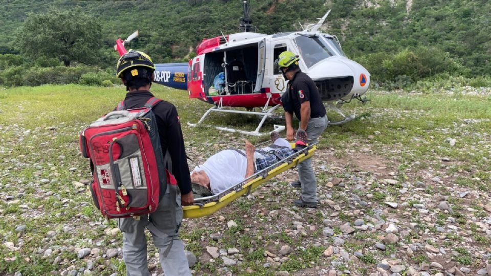 El rescate se realizó a bordo de uno de los helicópteros de Protección Civil de Nuevo León.