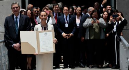 Claudia Sheinbaum recibe constancia que la acredita presidenta electa de México