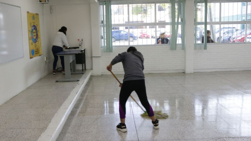 Limpieza de salón de clases | SEP Puebla