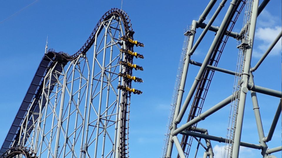 Eejanaika, montaña rusa ubicada en Japón