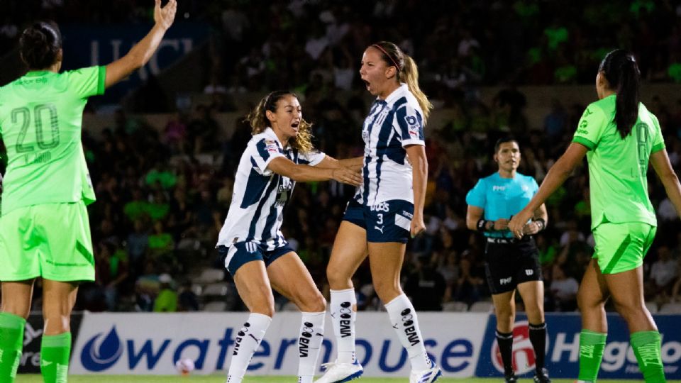 Tanna Sánchez celebra su anotación frente a FC Juárez