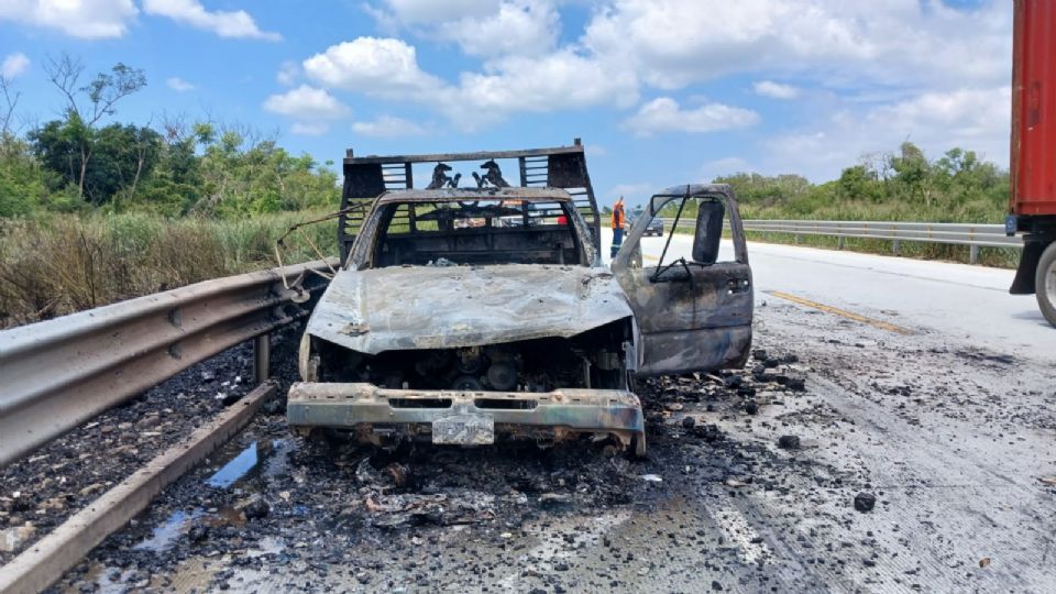 Se incendia camión de carga en la carretera Cadereyta–Allende