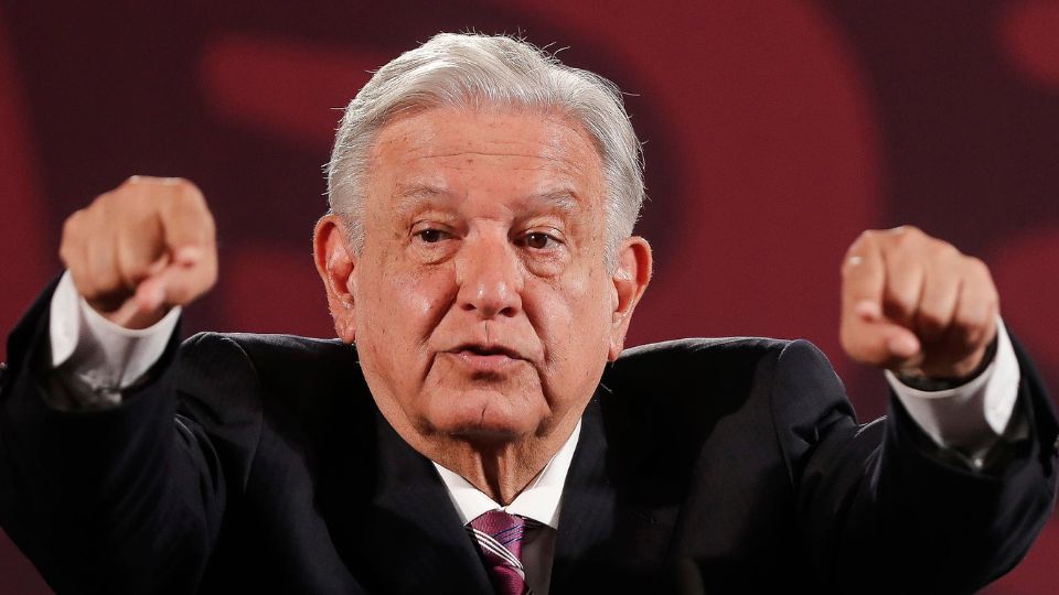 Andrés Manuel López Obrador, habla durante una rueda de prensa matutina este lunes en el Palacio Nacional en Ciudad de México | EFE/ Isaac Esquivel