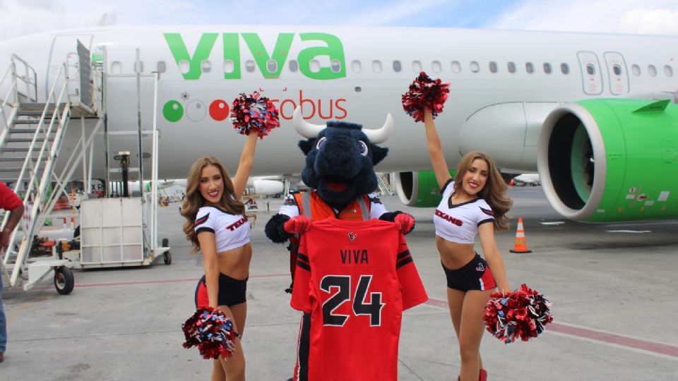 Viva Aerobus y Houston Texans se unen en alianza comercial.