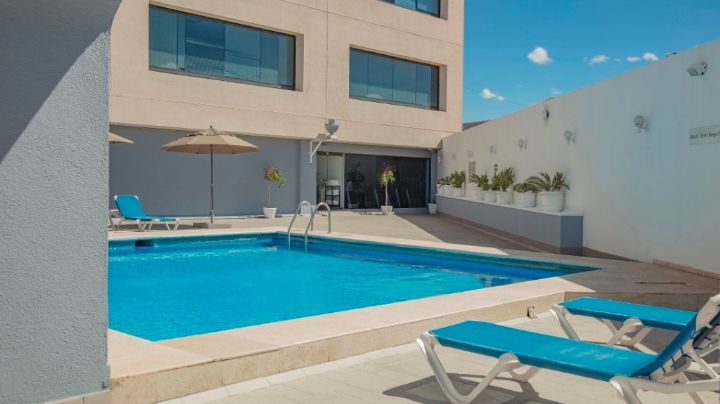 Niña se ahoga en alberca de hotel Holiday Inn en Puebla
