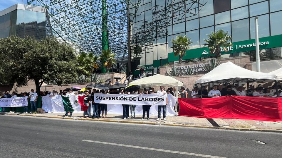 Trabajadores pausan sus labores en protesta contra la reforma judicial