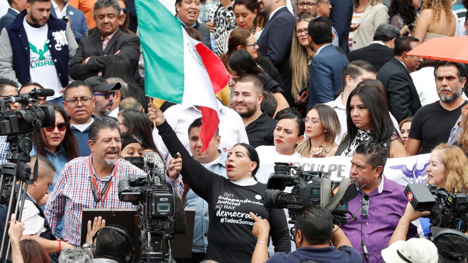 Trabajadores del Poder Judicial en Ciudad de México, protestan en contra de la reforma judicial impulsada por el oficialismo | EFE/ Mario Guzmán