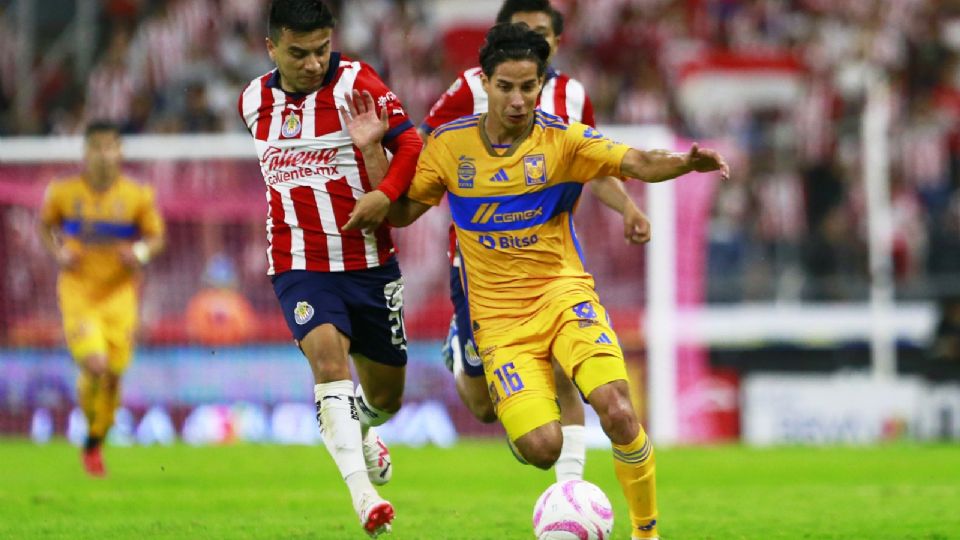 Tigres y Chivas se enfrentan por la jornada 5 de la Liga MX.