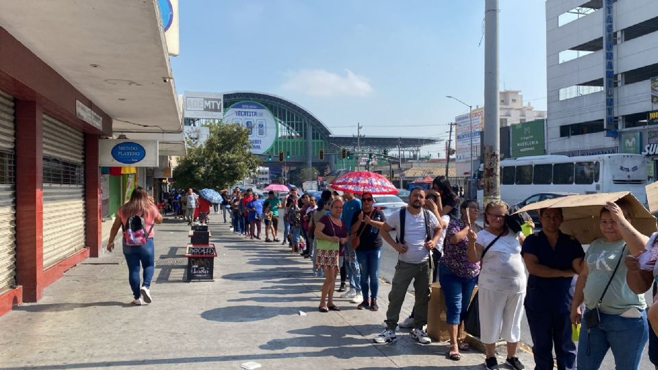 Filas en Monterrey.