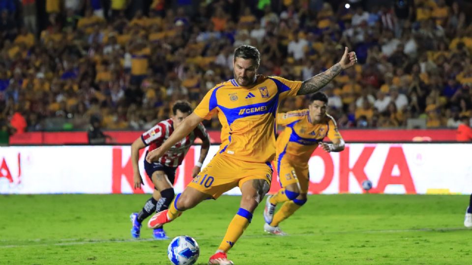 Gignac vivió un partido agridulce, fallando un penal, pero anotando el gol del empate para Tigres.