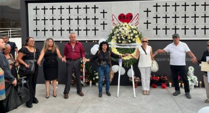 Develan memorial en honor a las víctimas del atentado en el casino Royale