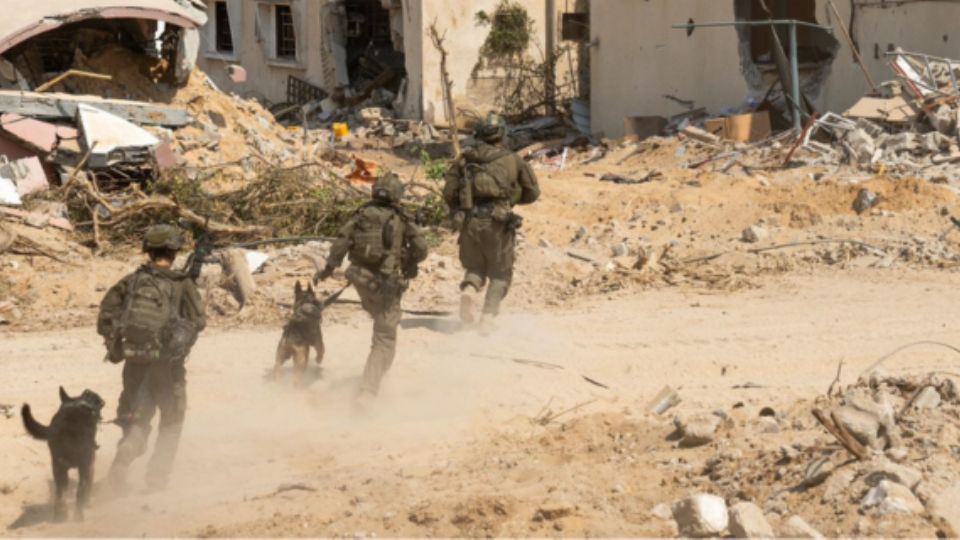 Ejército de Israel en desalojos en el centro de la Franja de Gaza.