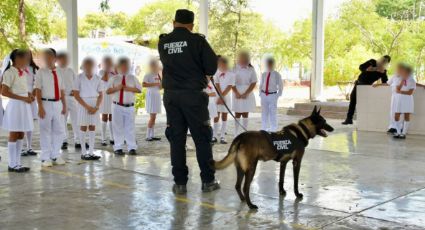 Elementos de Fuerza Civil dan charla de seguridad a niños de primaria junto a binomios caninos