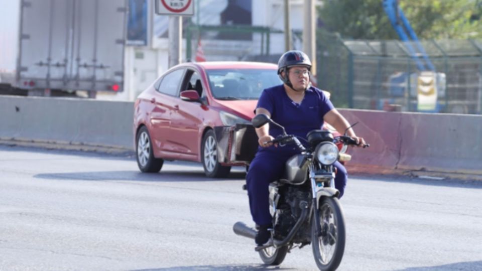 Motociclista en Monterrey.