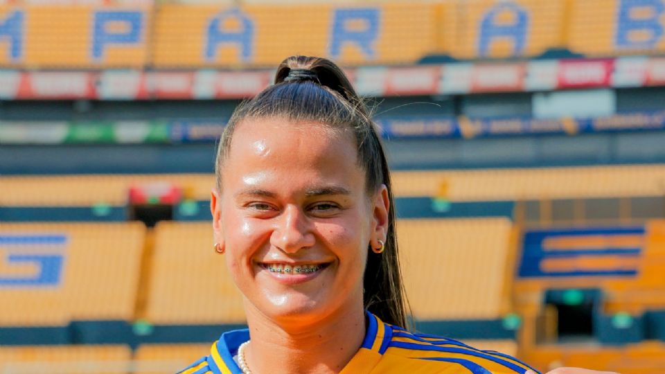 Ana Dias, nueva delantera de Tigres Femenil.