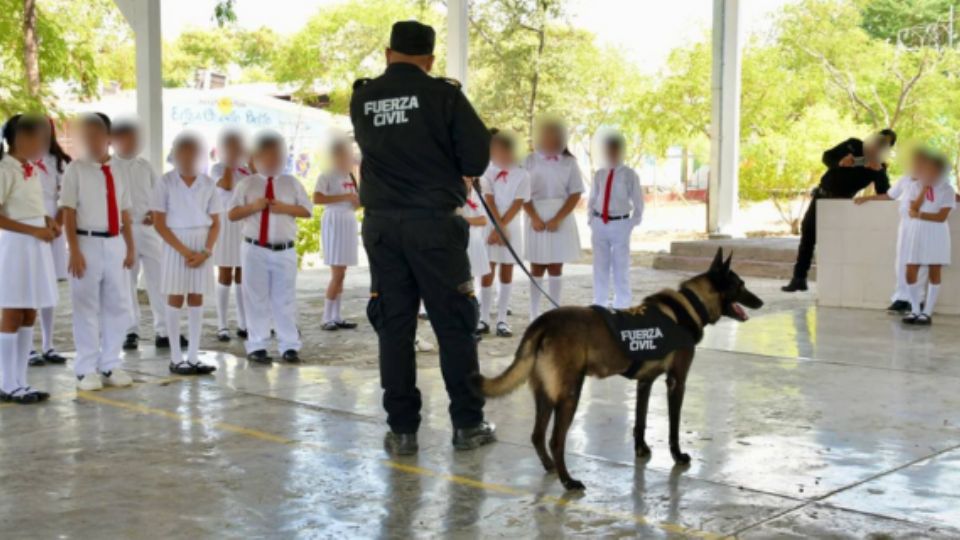 Platica en la escuela “Jaime Nuno” en Monterrey.