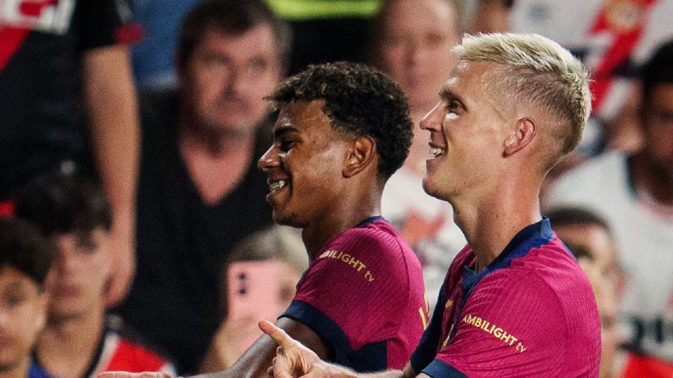 Lamine Yamal y Dani Olmo celebran un gol frente al Rayo Vallecano