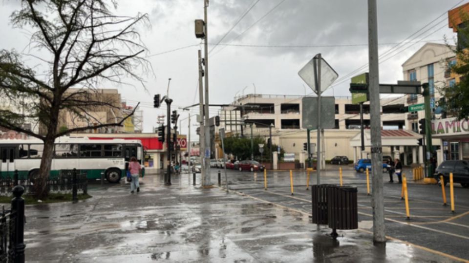 Lluvia en el centro de Monterrey.