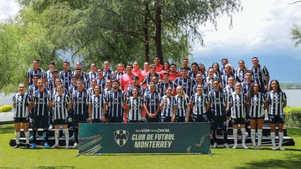 Rayados y Rayadas demostraron su unión en la foto oficial del Apertura 2024