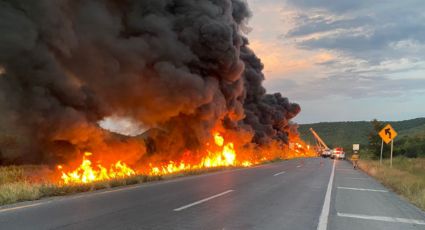 Pipa vuelca en la Carretera Nacional y provoca incendio; chofer queda prensado